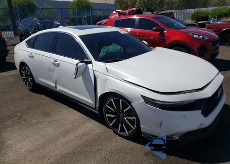 2024 Honda Accord Touring Hybrid z USA, uszkodzony, nr VIN 1HGCY2F82RA029362